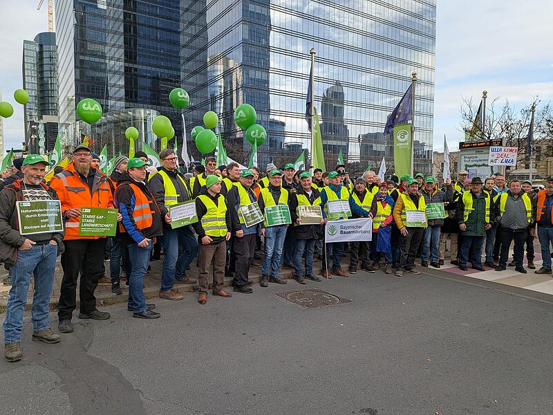 Unterfränkische Bauern protestieren in Brüssel. Unterfränkische Bauern protestieren in Brüssel.