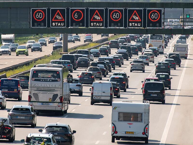 Reiseverkehr A8