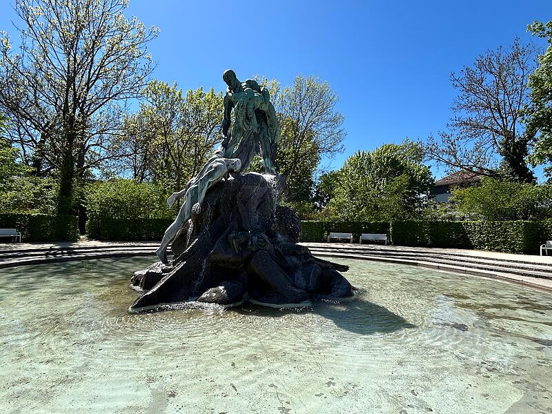 Coburger Rosengarten Wieder mit Wasser: der Sintflutbrunnen im Coburger Rosengarten