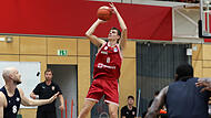Baskets-Neuzugang Richard Balint steigt hoch zum Mitteldistanzwurf. Gegen Jena traf der 22-Jährige all seine fünf Wurfversuche.