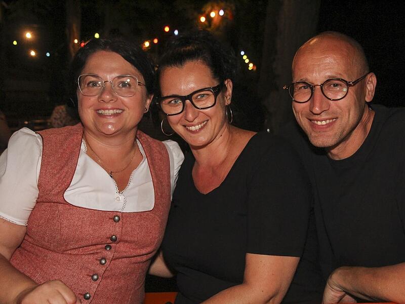 Gute Laune hatten die Besucher des Kasendorfer Kellerfests.
