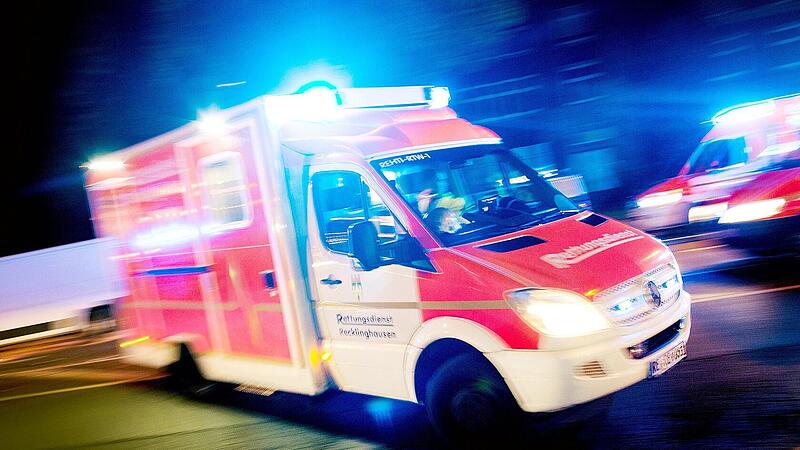 D&uuml;rrbrunn: Motorradfahrer st&uuml;rzt steilen Hang herunter
