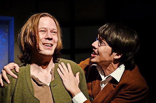 Eine Szene aus &bdquo;Caspar Hauser oder die Tr&auml;gheit des Herzens&ldquo; mit Yannick Rey (l.) und Jonas St&uuml;demann.