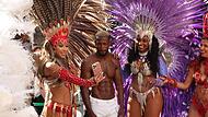Samba-Festival in Coburg: Auch die Gäste aus Südamerika sind von der Stimmung begeistert – und versuchen die eine oder andere Erinnerung per Selfie festzuhalten.