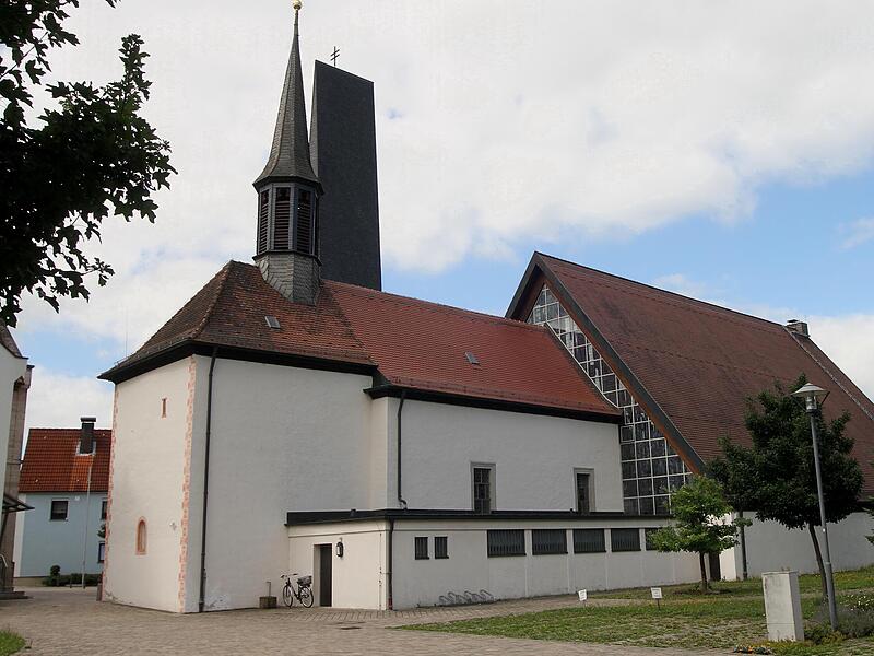 Blick auf die Kirche St. Ägidius in Kirchaich