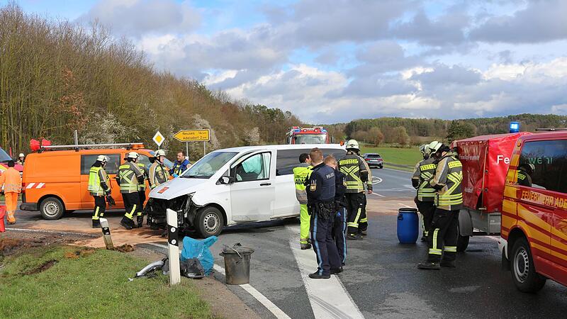 Erst vor zwei Wochen hat es bei der Zufahrt nach Adelsdorf gekracht. Solche Unfälle will Karsten Fischkal vermeiden Erst vor zwei Wochen hat es bei der Zufahrt nach Adelsdorf gekracht. Solche Unfälle will Karsten Fischkal vermeiden