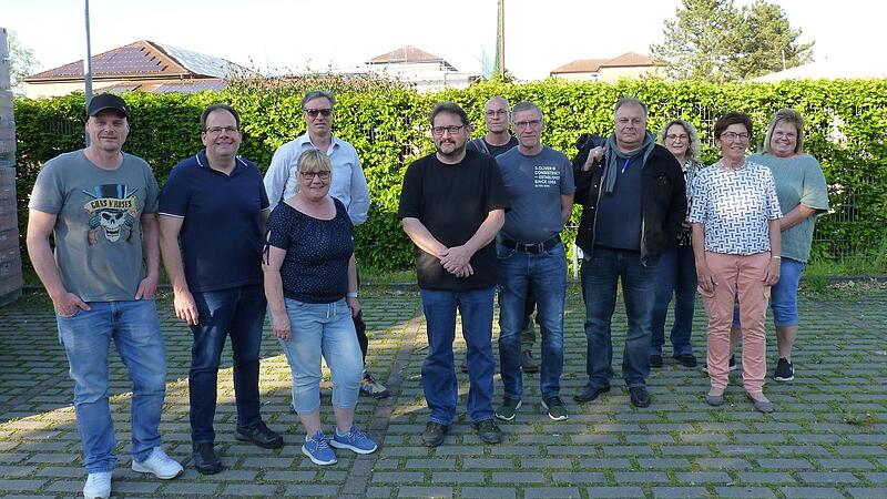 Geballte Pr&auml;senz: Der Standort f&uuml;r das geplante Resort liegt der B&uuml;rgerinitiative Adelsdorf schwer im Magen. Zusammen mit Georg Spielberger haben Markus Kruas (links) und Artur Zwanzger die Initiative gegr&uuml;ndet.