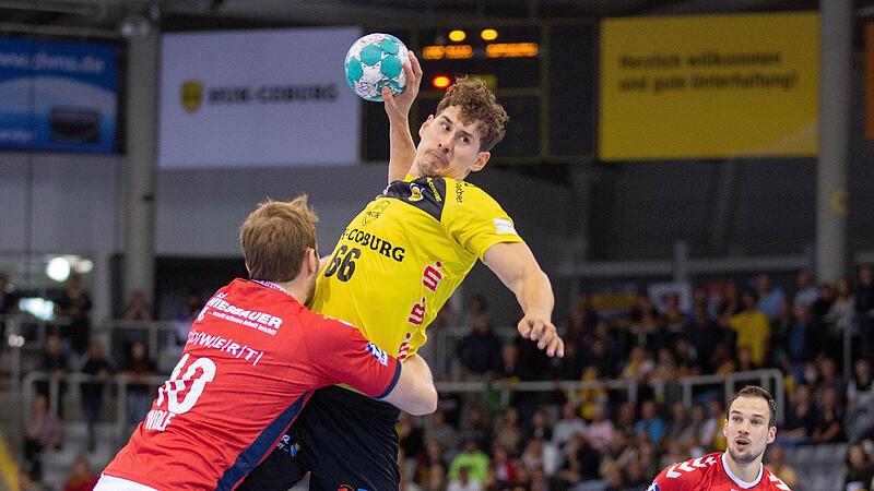 Schwer zu greifen: Felix Jaeger (rechts) ist mit seiner Dynamik eine Bereicherung für den HSC Coburg. Noch kommt der 25-Jährige vor allem als Joker zum Zug. Schwer zu greifen: Felix Jaeger (rechts) ist mit seiner Dynamik eine Bereicherung für den HSC Coburg. Noch kommt der 25-Jährige vor allem als Joker zum Zug.