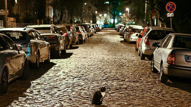 Ist die Frage, ob ältere, geimpfte Ehepaare nach 22 Uhr spazieren gehen dürfen, wirklich unser größtes Problem? Ist die Frage, ob ältere, geimpfte Ehepaare nach 22 Uhr spazieren gehen dürfen, wirklich unser größtes Problem?