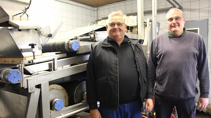 Arno (links) und Richard Fr&ouml;hlich in ihrer Kelterei in Modlos.