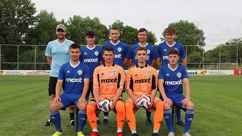 Der SSV Kasendorf geht mit acht Neuzugängen in die neue Bezirksliga-Saison. Hintere Reihe, von links: Trainer Christoph Wächter, Johannes Hofmann (eigene 2. Mannschaft), Justin Merz (VfB Kulmbach), Sebastian Treusch (TSV Presseck/Enchenreuth), Fab...