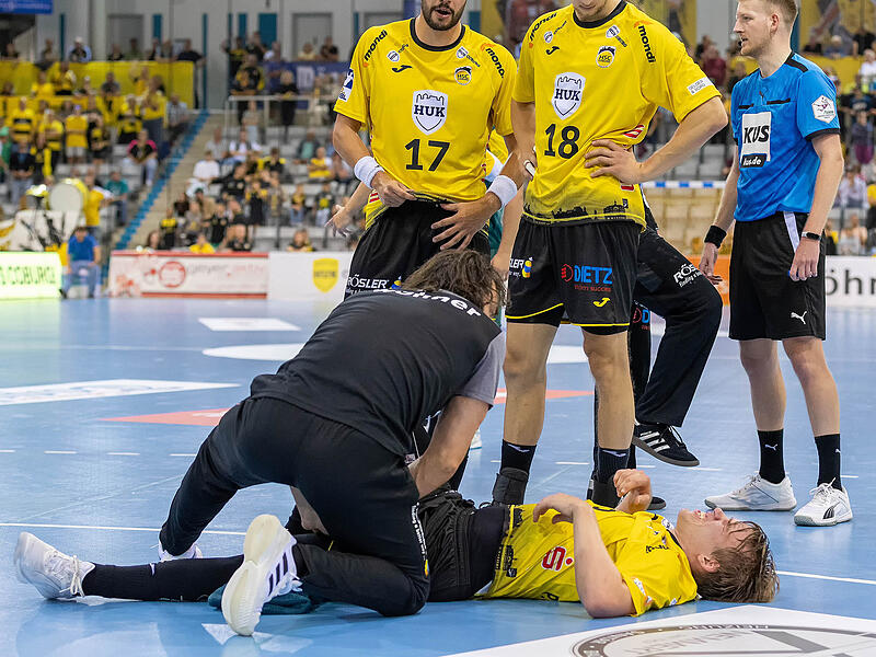 Sinnbildlich für die Bruchlandung, die der HSC Coburg am 1. Spieltag gegen Hagen hinlegte: Janis Pavels Valkovskis am Boden.
