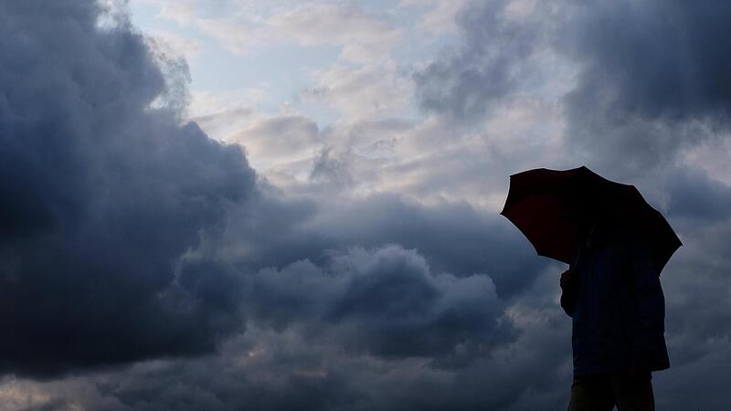 Da braut sich was zusammen: Der Wetterdienst warnt vor Starkregen und Orkanb&ouml;en.Forchheim & Fr&auml;nkische Schweiz