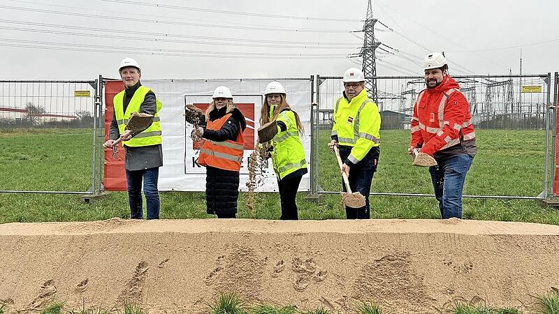 Bürgermeister Michael Ziegler, Firma Tennet: Alessia Ahne und Eva Michel-Kiesler, Firma Köster: Jürgen Dietrich und Michael Biederer.