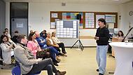 Sch&uuml;ler stellen der bayerischen Landtagspr&auml;sidentin Ilse Aigner ihre Meinungen und Erwartungen vor.Forchheim & Fr&auml;nkische Schweiz