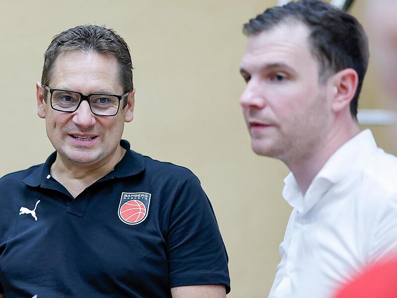 Gesellschafter Stefan Schraner (links)  im Gespr&auml;ch mit Gesch&auml;ftsf&uuml;hrer Philipp H&ouml;hne.