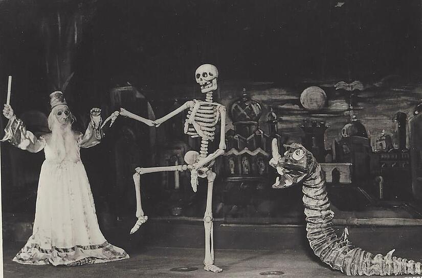 Totentanz mit Magier und Lindwurm: Eine der skurrilen Nummern, die auch in Kulmbach gezeigt wi