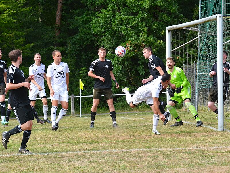 Testspiele im Fu&szlig;ballkreis Rh&ouml;n