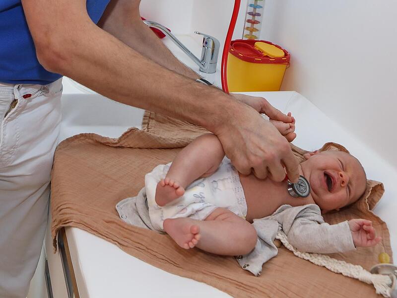 Geburtsstationen, Kinder&auml;rzte und Kinderkliniken in der Region im &Uuml;berblick.