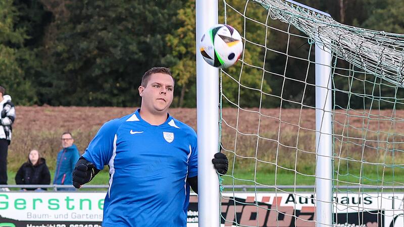 Neukenroths Keeper Leon Wolf musste am Sonntag bei Angstgegner Rattelsdorf gleich sechs Mal hinter sich greifen (hier beim Bezirksligaspiel gegen Breitengüßbach musste er nicht eingreifen, der Ball ging ins Außennetz). Neukenroths Keeper Leon Wolf musste am Sonntag bei Angstgegner Rattelsdorf gleich sechs Mal hinter sich greifen (hier beim Bezirksligaspiel gegen Breitengüßbach musste er nicht eingreifen, der Ball ging ins Außennetz).