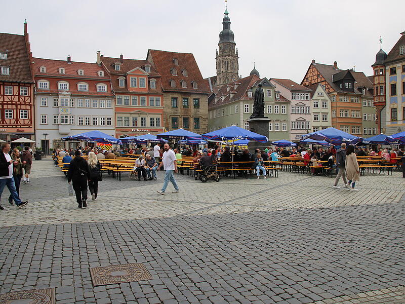 Marktfest 2025 in Coburg: Es wurden deutlich weniger Biertischgarnituren aufgestellt als in den früheren Jahren.