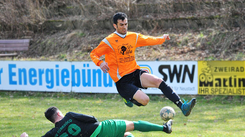 Kamran Mirzazadeh (orange, hier bei &auml;lteren Aufnahme im Trikot der SG M&ouml;nchr&ouml;den II/R&ouml;dental) wurde Opfer eines rassistischen Vorfalls in der Kreisklasse.