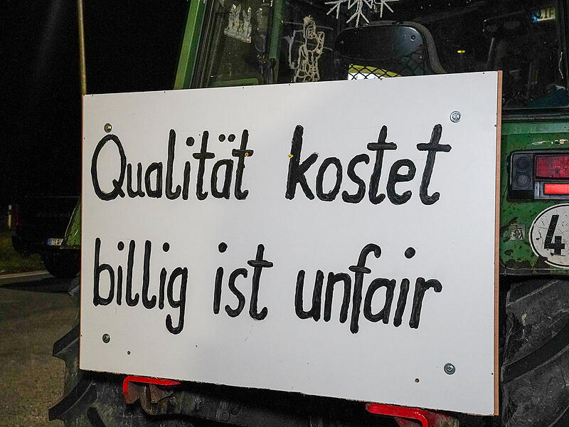 Bauernstreik vor Lidl: Landwirte protestieren gegen niedrige Milch- und ButterpreiseStreik Landwirte Lidl 2025
