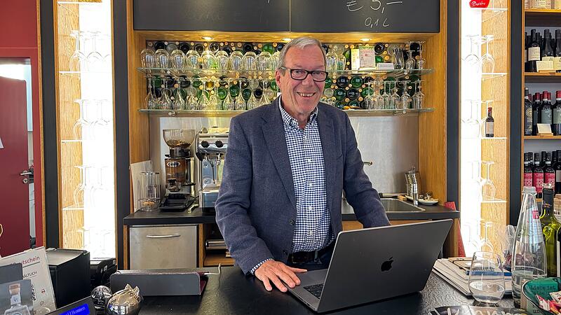 Der Arbeitsplatz von Michael Dassler in seiner Vinothek in Herzogenaurach.