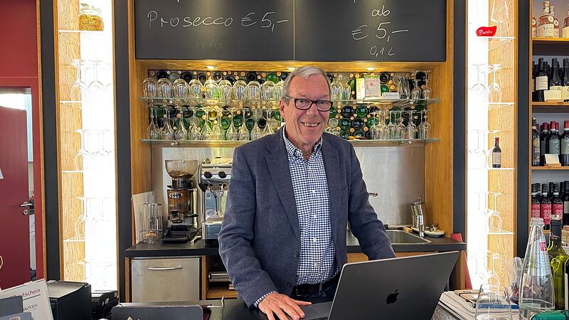 Der Arbeitsplatz von Michael Dassler in seiner Vinothek in Herzogenaurach.