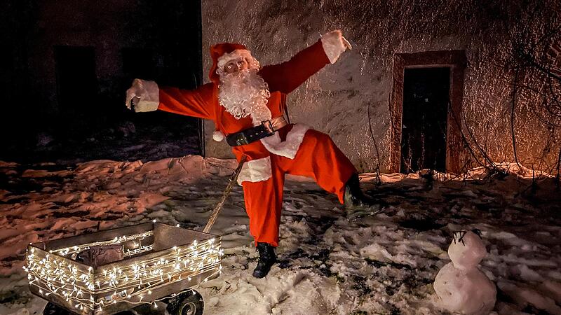 Heiko Lehmann sorgt als Nikolaus für Stimmung bei den Kleinen.Forchheim & Fränkische Schweiz Heiko Lehmann sorgt als Nikolaus für Stimmung bei den Kleinen.Forchheim & Fränkische Schweiz