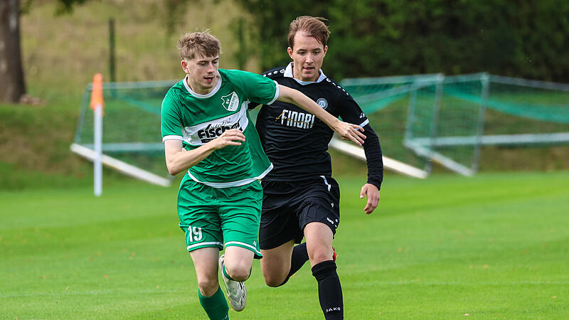 Der Friesener Leon Jakob (grün) hat seinen Gegenspieler Tim Oikonomides abgeschüttelt. Der Friesener Leon Jakob (grün) hat seinen Gegenspieler Tim Oikonomides abgeschüttelt.