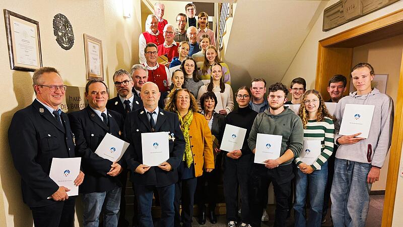 Bei der Bürgerehrung in Sommerach gab es viele Auszeichnungen für besondere Leistungen. Bei der Bürgerehrung in Sommerach gab es viele Auszeichnungen für besondere Leistungen.