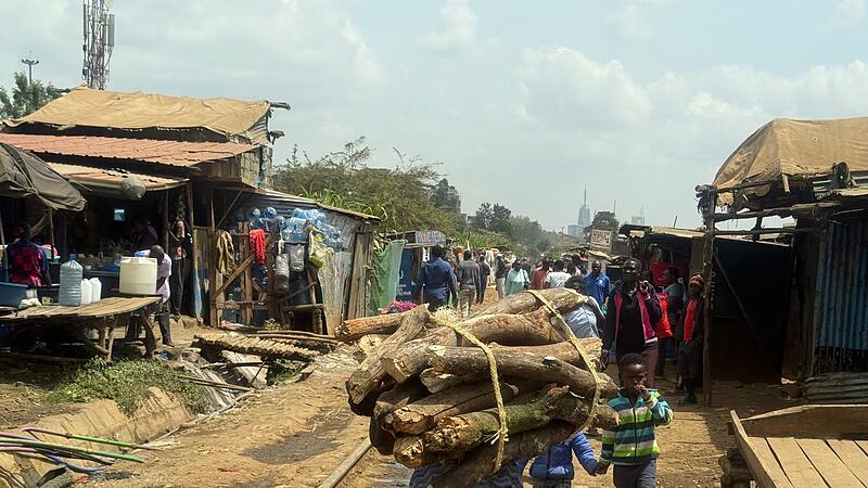 Slum Kibera - Straßenszene Slum Kibera - Straßenszene
