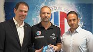 René Selke (links) und Raul Alonso (rechts) freuen sich auf den neuen Cheftrainer Hartmut Mayerhoffer.