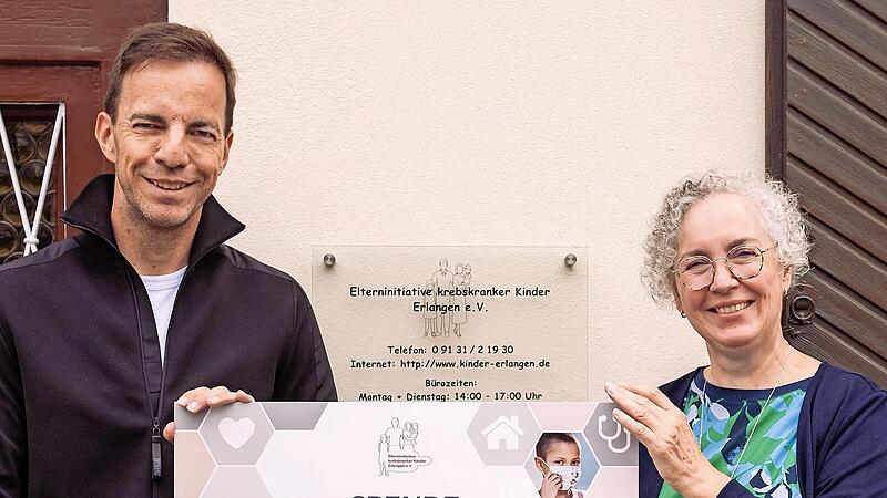 Stefan Wirth und Kerstin S&uuml;&szlig; bei der Spenden&uuml;bergabe