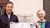 Stefan Wirth und Kerstin S&uuml;&szlig; bei der Spenden&uuml;bergabe
