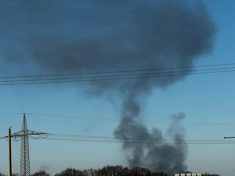 Am Freitag, 4. April 2025, sorgte ein Feuer beim Recyclinghof und Entsorgungsbetrieb Fritsche in Forchheim f&uuml;r einen Gro&szlig;einsatz.