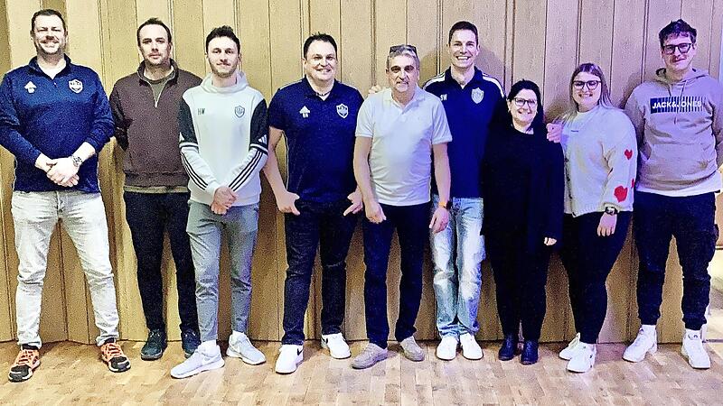 Die frisch gewählte Vorstandschaft des TSV Germania Kirchehrenbach. Die frisch gewählte Vorstandschaft des TSV Germania Kirchehrenbach.