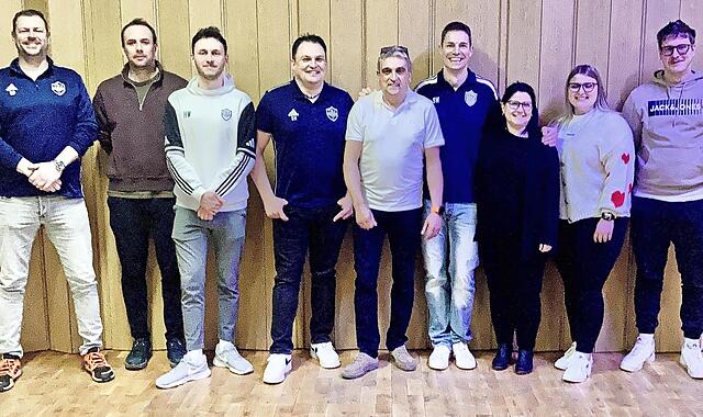 Die frisch gewählte Vorstandschaft des TSV Germania Kirchehrenbach. Die frisch gewählte Vorstandschaft des TSV Germania Kirchehrenbach.