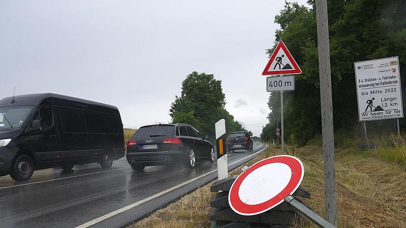 Die Schilder liegen schon bereit: Die Bundesstraße 4 wird von Montag (4. Juli) komplett gesperrt. Die Umleitung ist weiträumig ausgeschildert. Die Schilder liegen schon bereit: Die Bundesstraße 4 wird von Montag (4. Juli) komplett gesperrt. Die Umleitung ist weiträumig ausgeschildert.