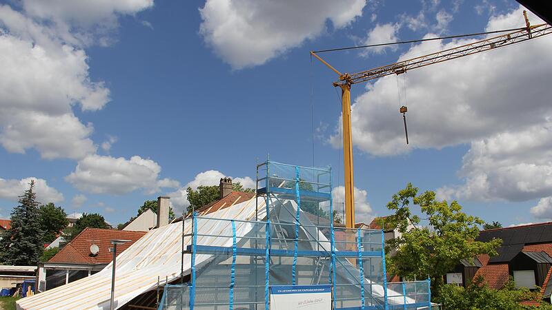 Für das Wohnbauprojekt im Bereich des ehemaligen Gasthofs Krug forderten Bürger ein reguläres Bauleitverfahren. Das sicherte der Gemeinderat nun zu. Für das Wohnbauprojekt im Bereich des ehemaligen Gasthofs Krug forderten Bürger ein reguläres Bauleitverfahren. Das sicherte der Gemeinderat nun zu.