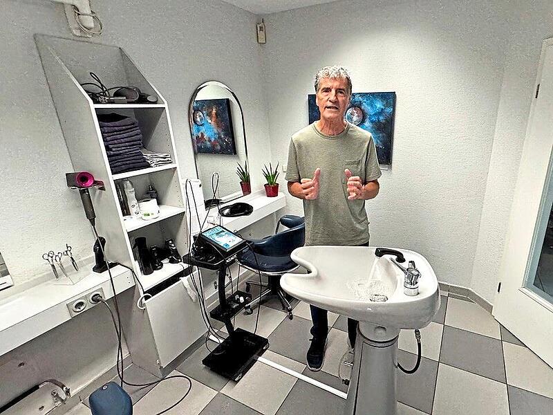 Friseurmeister Norbert Klein aus Weisendorf setzt auch umweltfreundliche Haarpflege. Nun sucht er Nachfolger f&uuml;r seinen Salon.Gerd Ankermann