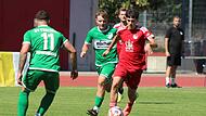Beim 0:3 gegen Friesen stand Lukas Carl (im Hintergrund) an der Seitenlinie. Er hat das Traineramt beim FC Coburg II auf eigenen Wunsch abgegeben. Beim 0:3 gegen Friesen stand Lukas Carl (im Hintergrund) an der Seitenlinie. Er hat das Traineramt beim FC Coburg II auf eigenen Wunsch abgegeben.