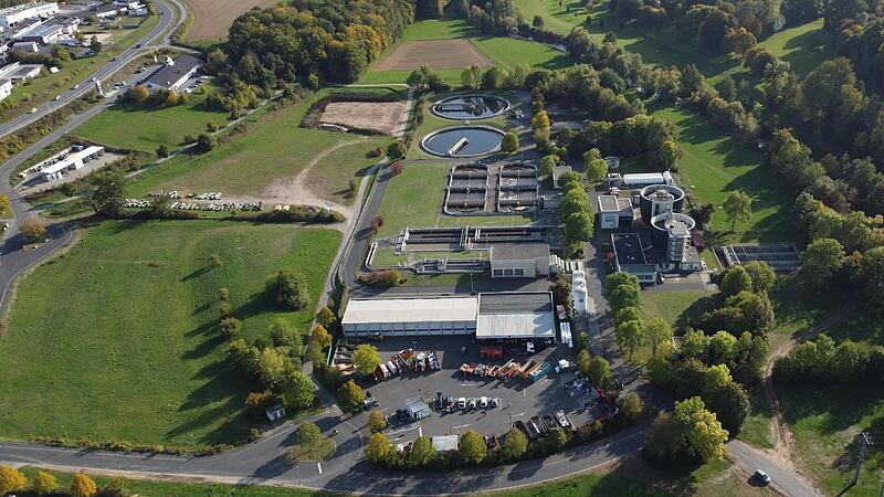 Blick aus der Luft auf die Kl&auml;ranlage in Bad Kissingen. Die Stadt investiert in den n&auml;chsten beiden Jahren 5,7 Millionen Euro in die Kanalisation, um Abwasserprobleme zu l&ouml;sen. Betroffen ist der Kanal zwischen Kurhausstra&szlig;e und Kl&auml;ranlage.