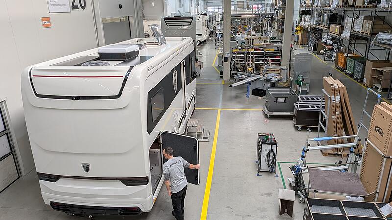 In der Produktionshalle der Firma Morelo Reisemobile in Schl&uuml;sselfeld im Landkreis Bamberg