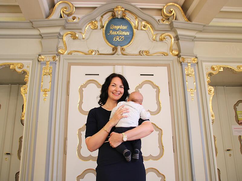Mit Baby im Stadtrat? Kein Problem