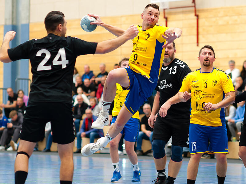 Von Nicklas Oesters (am Ball) R&uuml;ckkehr ins Kunstadter Team gegen den Tabellenf&uuml;hrer HSG Fichtelgebirge erwarten sich die Fans am Sonntag vor allem Wiedergutmachung f&uuml;r den verkorksten Jahresauftakt.