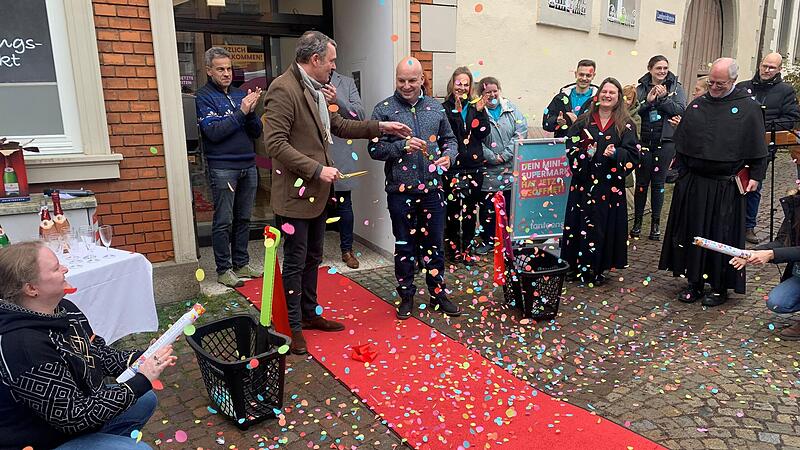 14. Dezember 2023: Nach zehn Jahren ohne Supermarkt in der Innenstadt öffnet der Tante Enso am Münnerstädter Anger. Nach gut 100 Tagen zieht das Unternehmen ein positives Resümee. 14. Dezember 2023: Nach zehn Jahren ohne Supermarkt in der Innenstadt öffnet der Tante Enso am Münnerstädter Anger. Nach gut 100 Tagen zieht das Unternehmen ein positives Resümee.