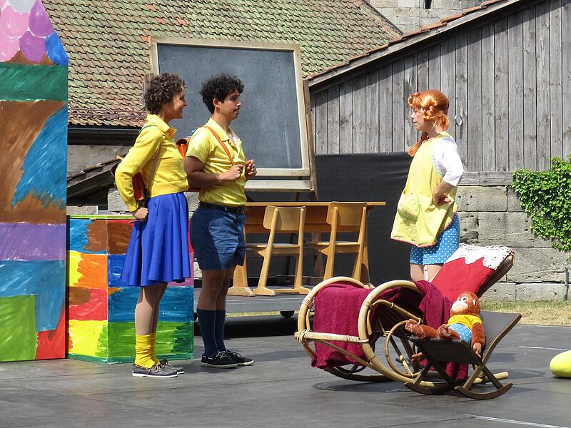 Annika (Anne Scherlies), Tommy (David Alonso) und Pippi (Carmen Jahrstorfer).