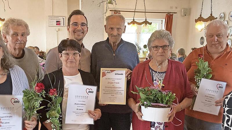 Irmgard Dreßel, Eugen Jedlitschka, Beatrix Hahner, Bürgermeister Nico Kauper, Jürgen Friede, Lydia Friede, Heinz Höfner, AWO-Vorsitzende Margit Lamm. Irmgard Dreßel, Eugen Jedlitschka, Beatrix Hahner, Bürgermeister Nico Kauper, Jürgen Friede, Lydia Friede, Heinz Höfner, AWO-Vorsitzende Margit Lamm.